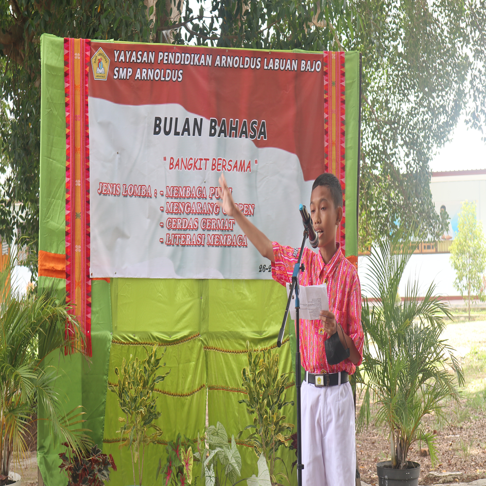 LOMBA MEMBACA PUISI BULAN BAHASA